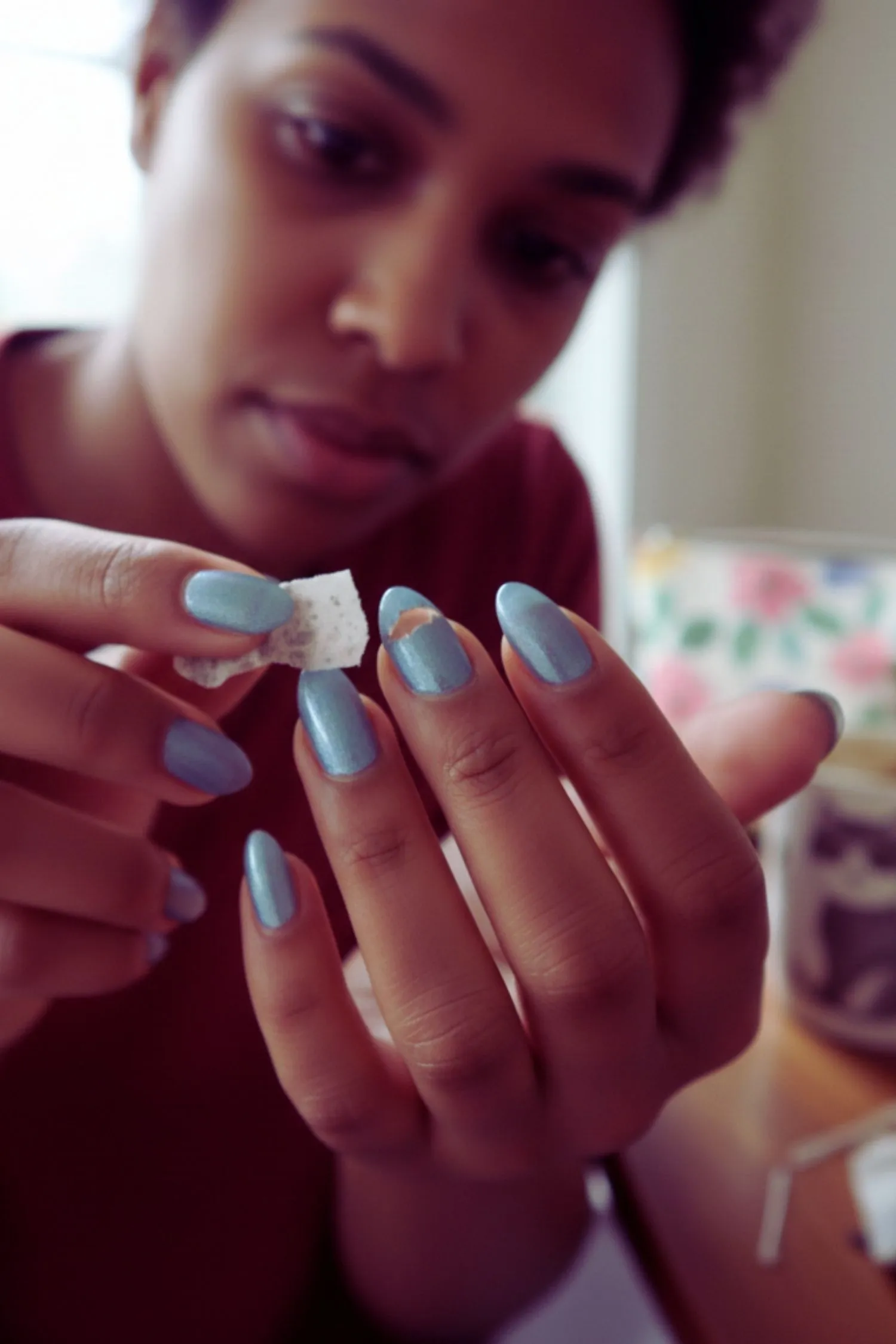 nailsoutfits.com-6927dbcdd4c12-tea-bag-chip-fix-demo.webp