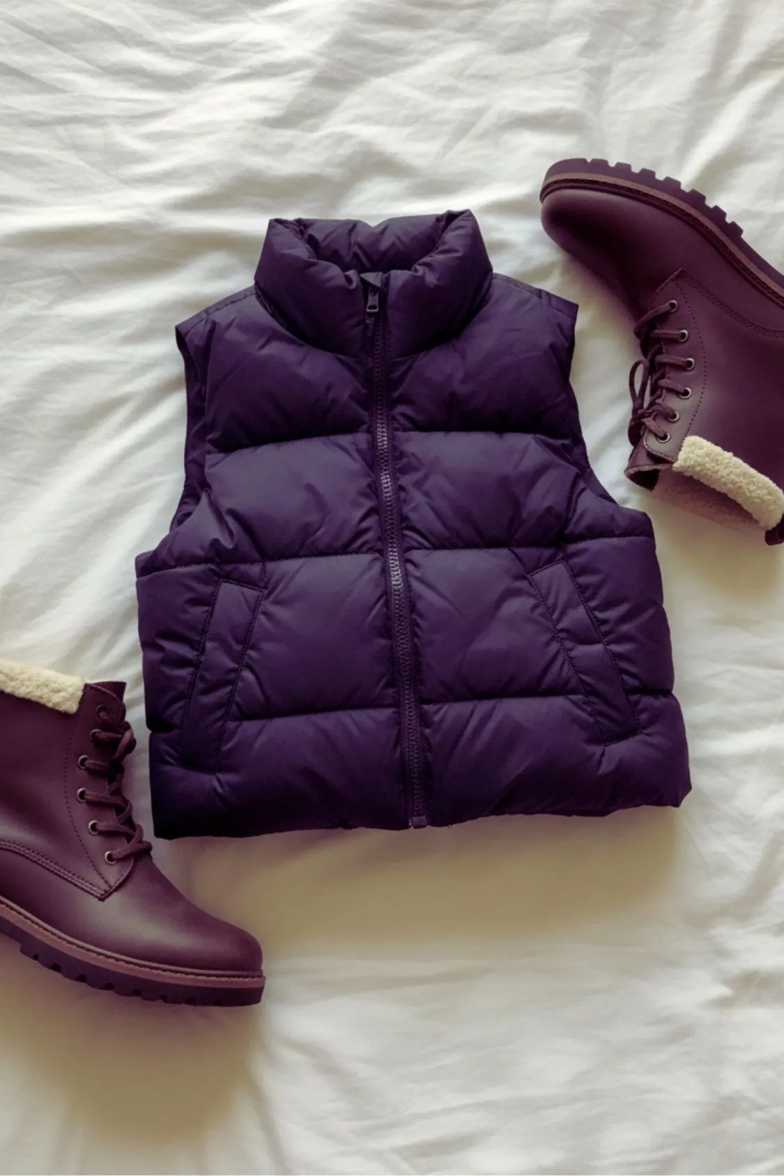 nailsoutfits.com-6927fc30ac462-boots_and_puffer_flatlay.webp