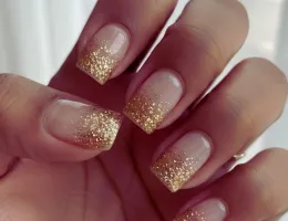 January Nails 2026: New Year Minimalist Gold & Champagne Glitter